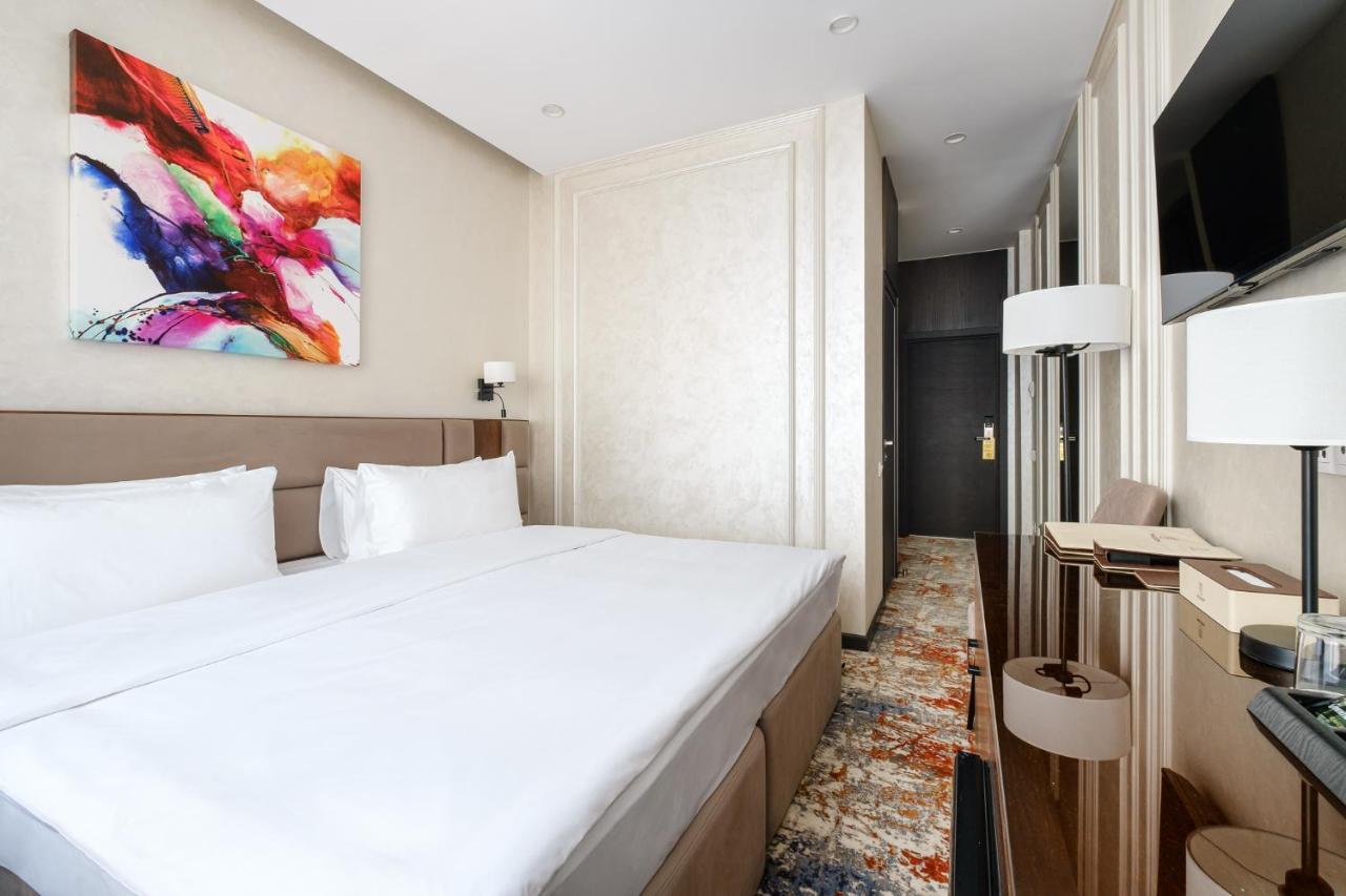 Grand Mildom Hotel Ałma Ata Zewnętrze zdjęcie