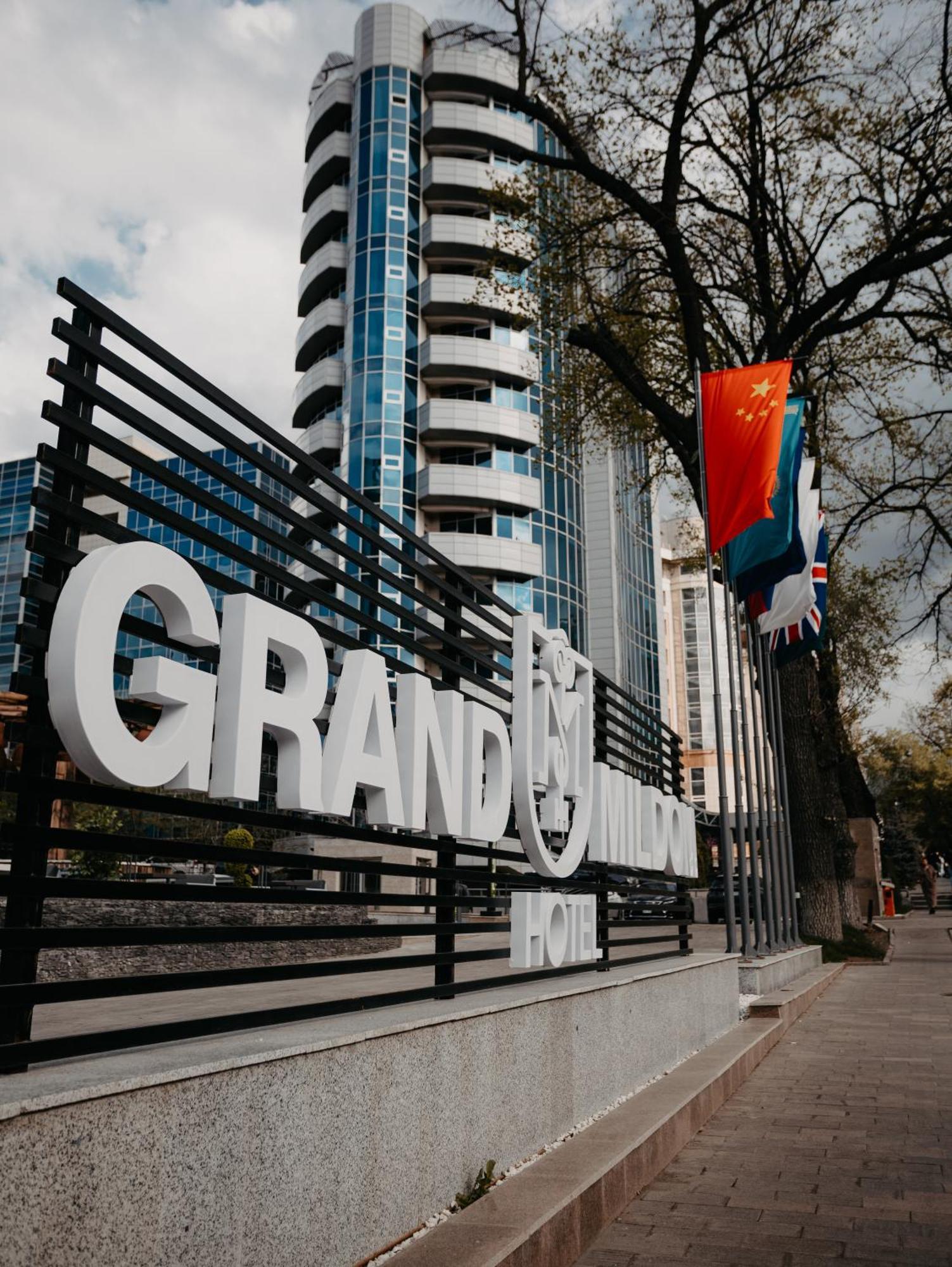 Grand Mildom Hotel Ałma Ata Zewnętrze zdjęcie